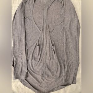 Women’s Heather Gray Under Armour Extra Small XS Long Sleeve Workout Top Back